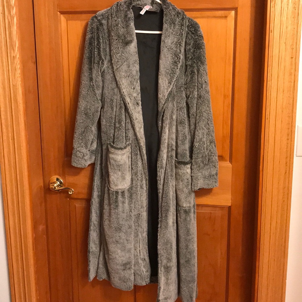 Gilligan & O’Malley women’s gray bath robe sz M/L